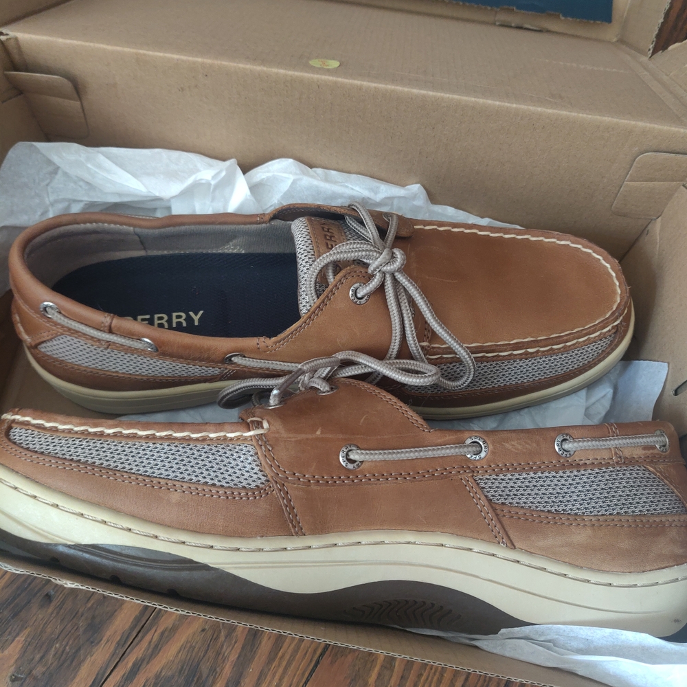 Sperry Brown Tan Boat Shoes with Moccasin Toe and Non-Marking Soles